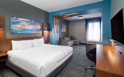 La Quinta Inn & Suites by Wyndham Louisville NE/Old Henry Rd