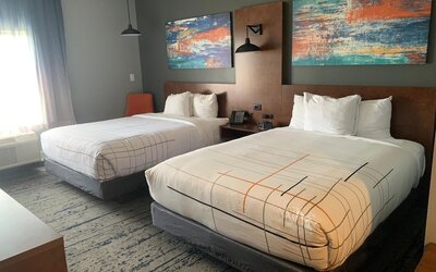 La Quinta Inn & Suites by Wyndham Louisville NE/Old Henry Rd