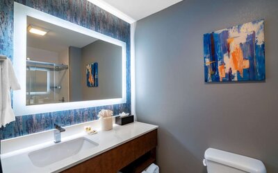La Quinta Inn & Suites by Wyndham Louisville NE/Old Henry Rd