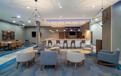 La Quinta Inn & Suites by Wyndham Louisville NE/Old Henry Rd