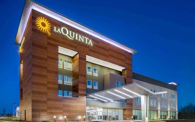 La Quinta Inn & Suites by Wyndham Louisville NE/Old Henry Rd