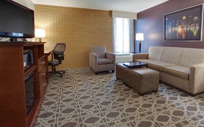 Drury Inn & Suites Louisville East