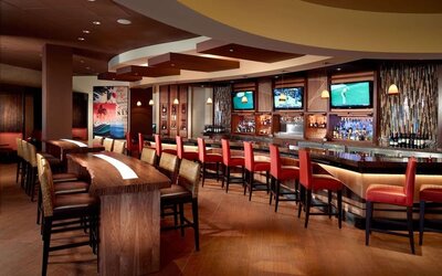 Cozy hotel bar at Sonesta Nashville Airport.