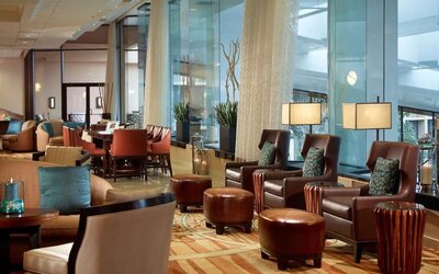 Lobby and coworking space at Sonesta Nashville Airport.