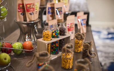 Snack bar at Sonesta Nashville Airport.