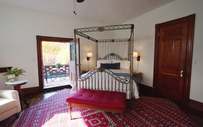 Louisville Bourbon Inn