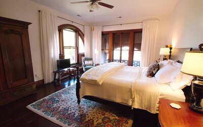Louisville Bourbon Inn