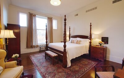 Louisville Bourbon Inn