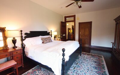 Louisville Bourbon Inn