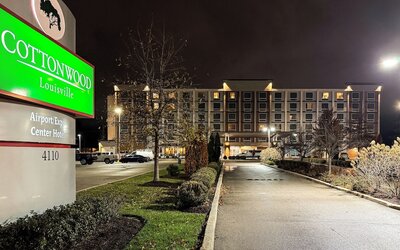 Cottonwood Airport & Expo Hotel Louisville