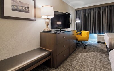 Cottonwood Airport & Expo Hotel Louisville