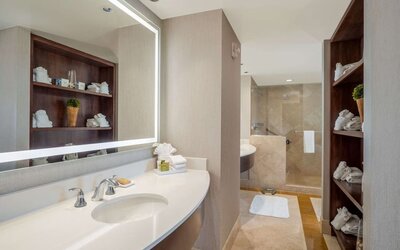 Guest bathroom at Signia By Hilton Orlando Bonnet Creek.