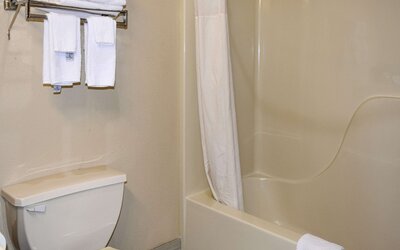 Quality Inn & Suites Brooks Louisville South