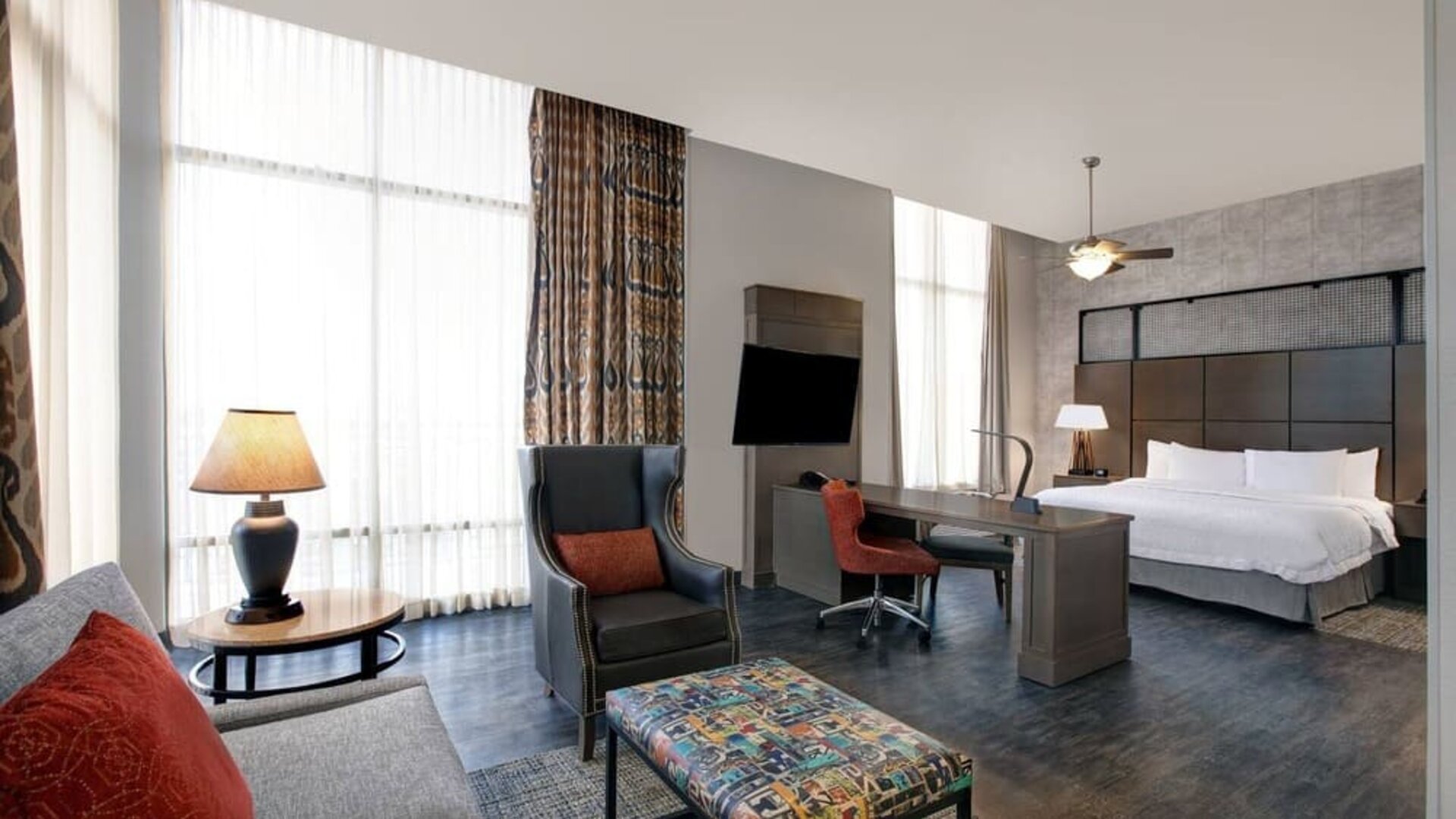 Day use room with natural light at Hampton Inn & Suites Austin @ The UniversityCapitol.