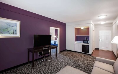 La Quinta Inn & Suites by Wyndham Lubbock North