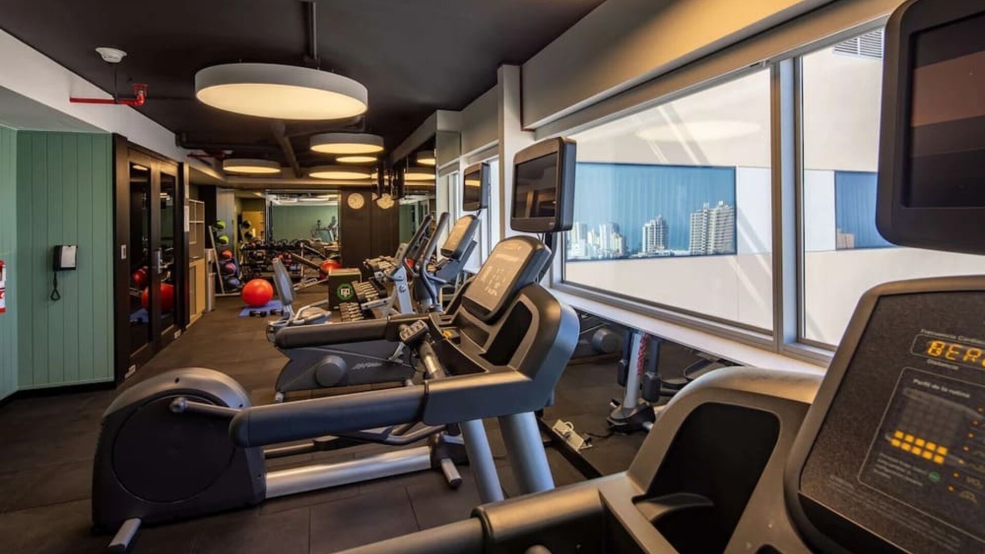 Fitness center at Hilton Garden Inn Lima Miraflores.