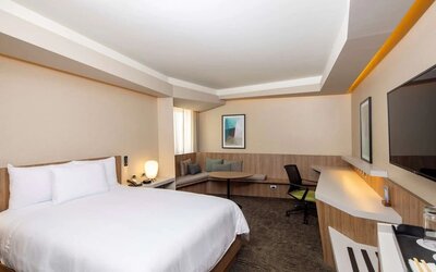 King room with work station at Hilton Garden Inn Lima Miraflores.