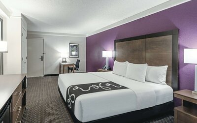 La Quinta Inn & Suites by Wyndham Lubbock West Medical Centr