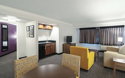 La Quinta Inn & Suites by Wyndham Lubbock West Medical Centr