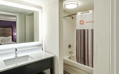 La Quinta Inn & Suites by Wyndham Lubbock West Medical Centr