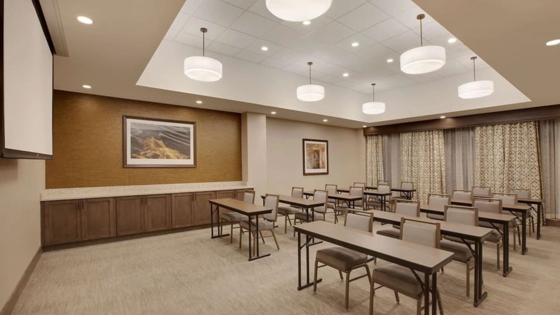 Conference and meeting space at Homewood Suites By Hilton Louisville Downtown.
