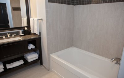 La Quinta Inn & Suites by Wyndham Lubbock Southwest
