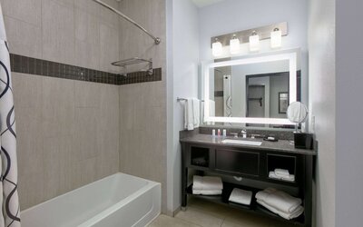 La Quinta Inn & Suites by Wyndham Lubbock Southwest