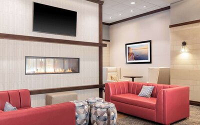 Hampton Inn & Suites Madison / Downtown