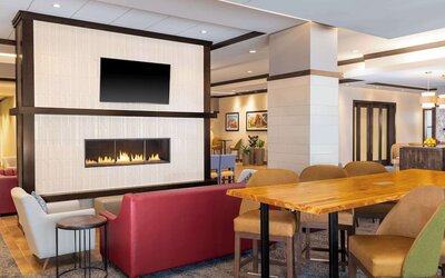 Hampton Inn & Suites Madison / Downtown