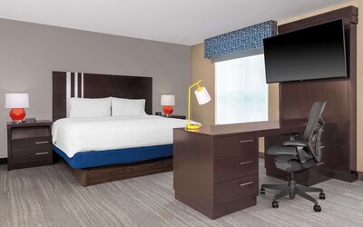 Hampton Inn & Suites Madison / Downtown