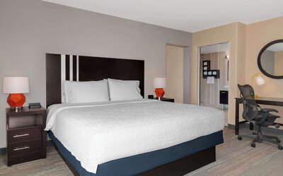 Hampton Inn & Suites Madison / Downtown