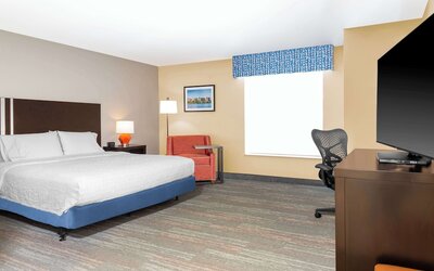 Hampton Inn & Suites Madison / Downtown