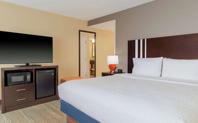 Hampton Inn & Suites Madison / Downtown