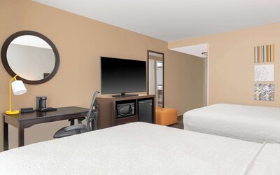 Hampton Inn & Suites Madison / Downtown