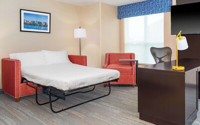Hampton Inn & Suites Madison / Downtown