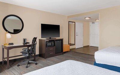 Hampton Inn & Suites Madison / Downtown