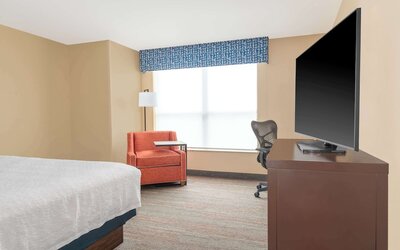 Hampton Inn & Suites Madison / Downtown