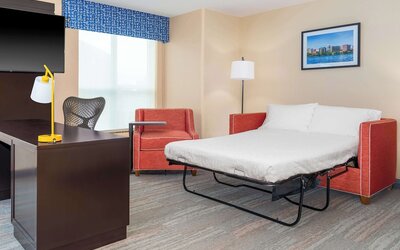 Hampton Inn & Suites Madison / Downtown