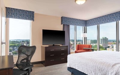 Hampton Inn & Suites Madison / Downtown
