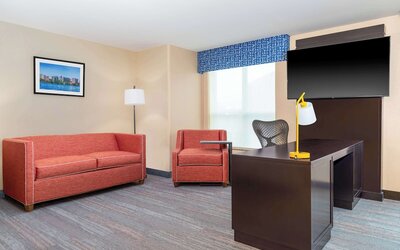 Hampton Inn & Suites Madison / Downtown