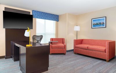 Hampton Inn & Suites Madison / Downtown