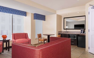 Hampton Inn & Suites Madison / Downtown