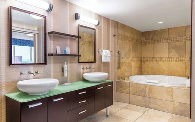 Hampton Inn & Suites Madison / Downtown