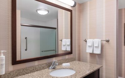 Hampton Inn & Suites Madison / Downtown