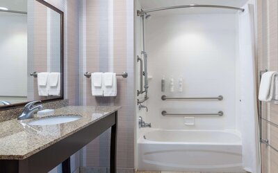 Hampton Inn & Suites Madison / Downtown