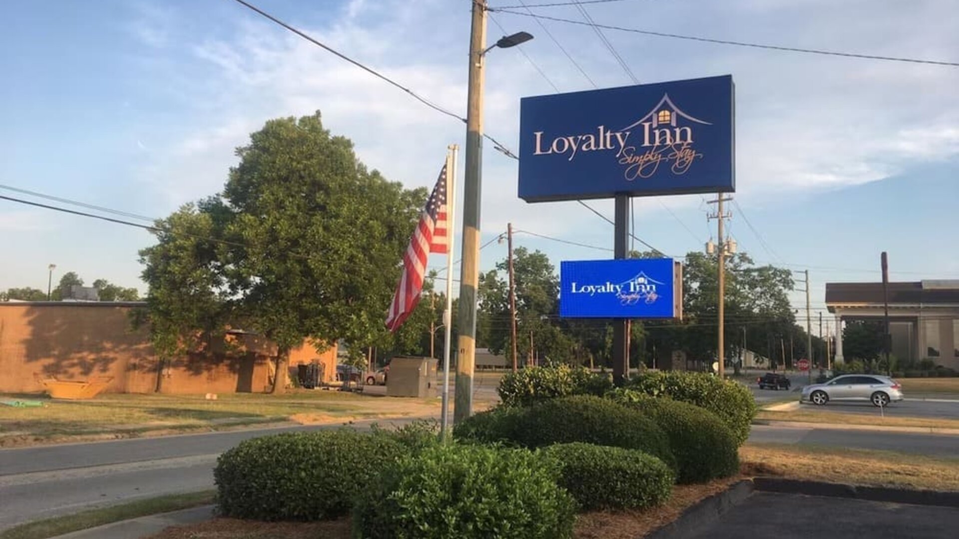 Hotel exterior at Loyalty Inn Hawkinsville.