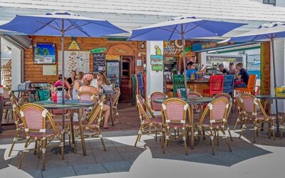 Restaurant and terrace at New Point Miami.