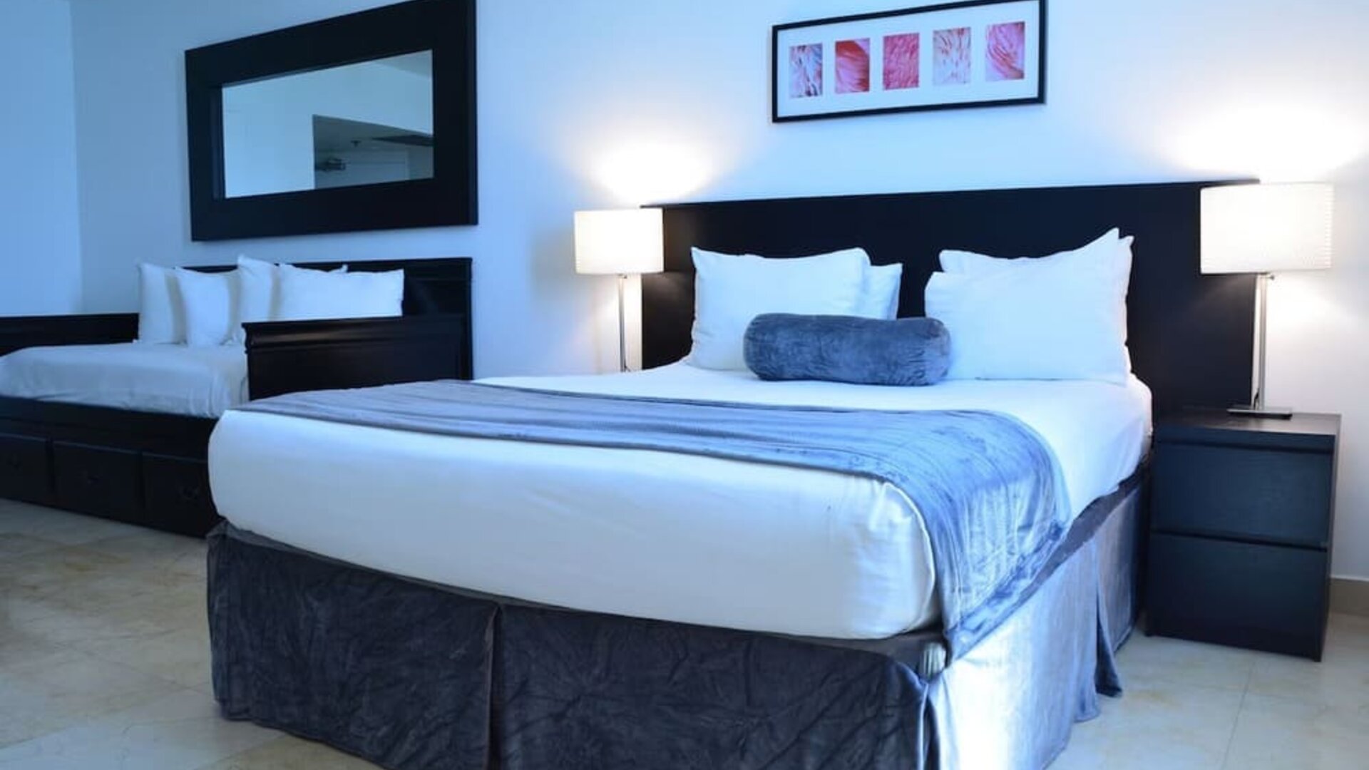 Romantic king room at New Point Miami.