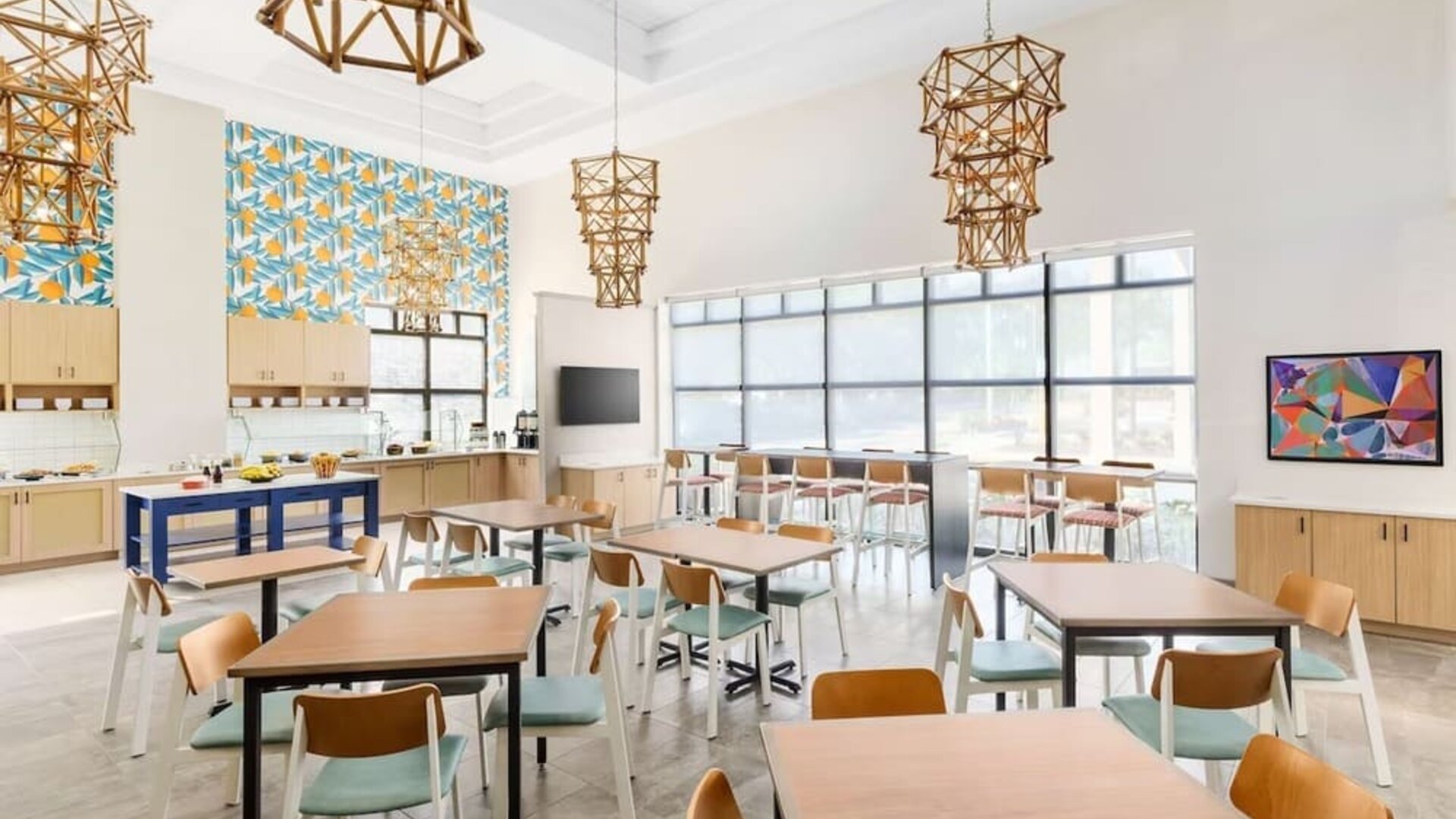 Dining room at Hyatt Place Orlando I-Drive.