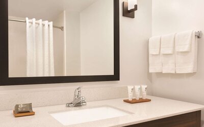 Country Inn & Suites by Radisson, Madison Southwest, WI